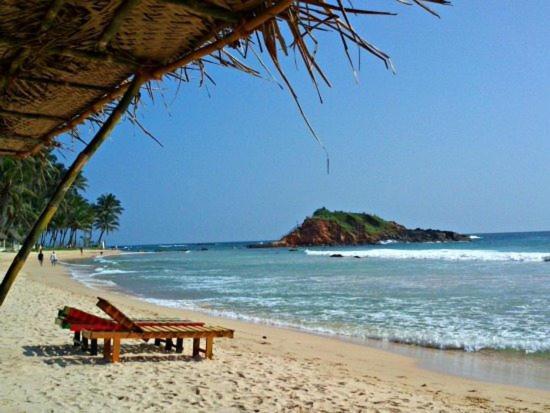 Thevindu Guest & Redmud Resturent Banduramulla المظهر الخارجي الصورة