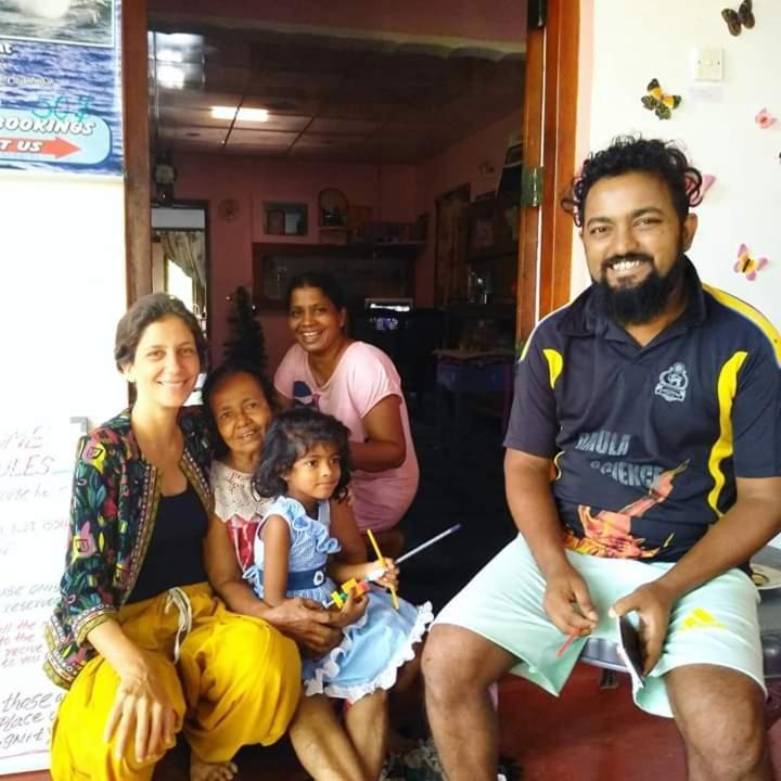 Thevindu Guest & Redmud Resturent Banduramulla المظهر الخارجي الصورة