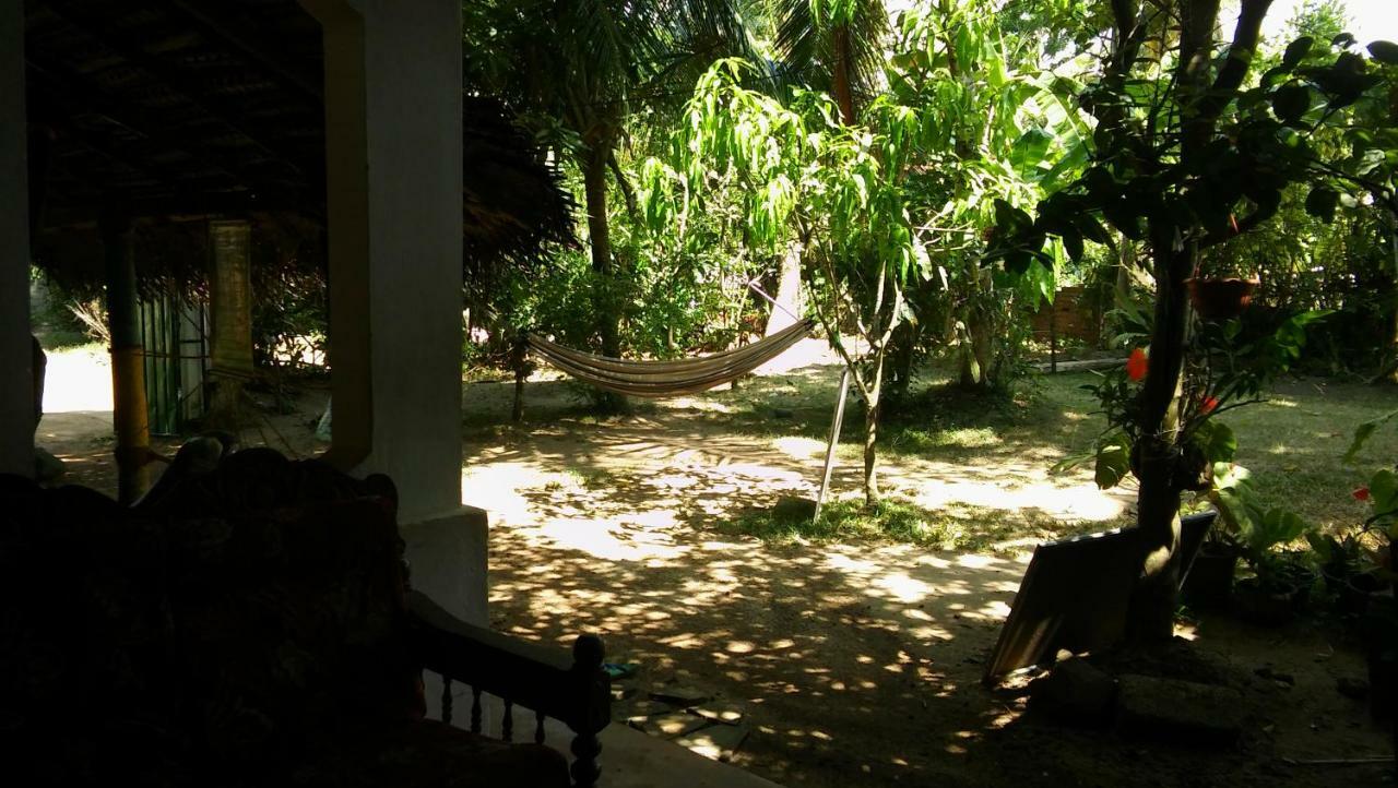 Thevindu Guest & Redmud Resturent Banduramulla المظهر الخارجي الصورة