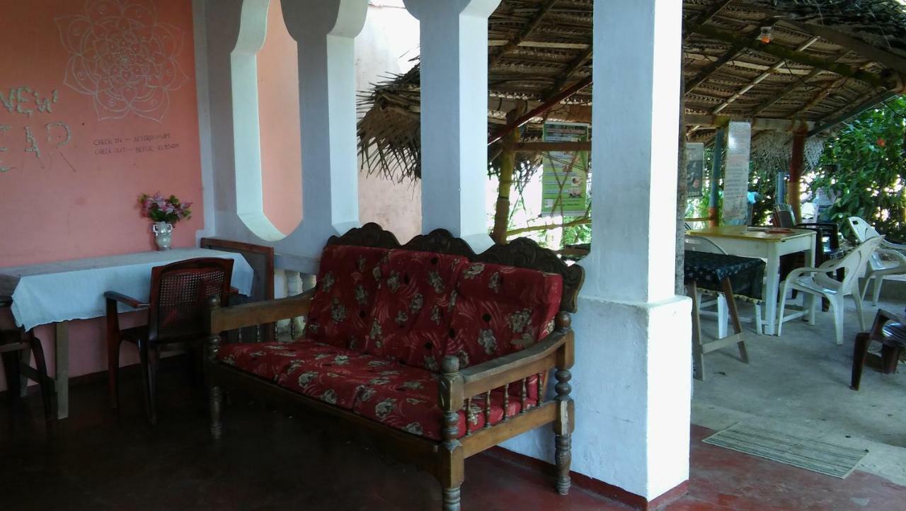 Thevindu Guest & Redmud Resturent Banduramulla المظهر الخارجي الصورة